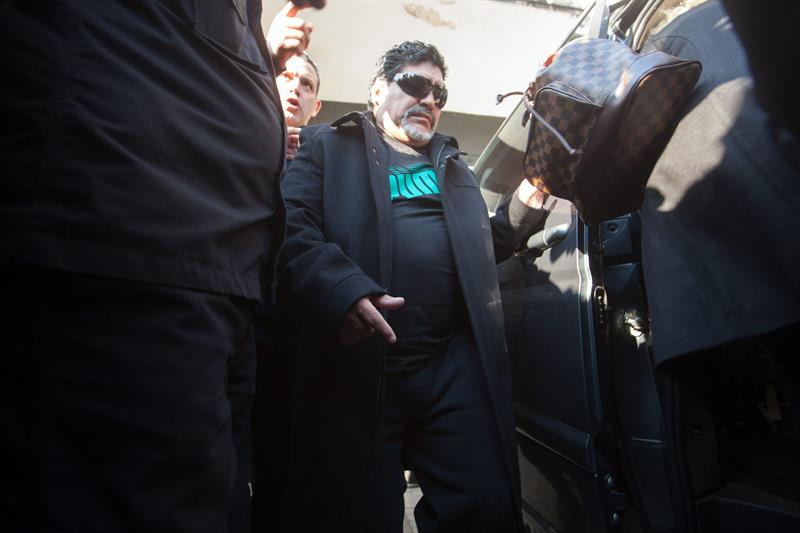Despiden en Argentina los restos mortales del padre de Maradona