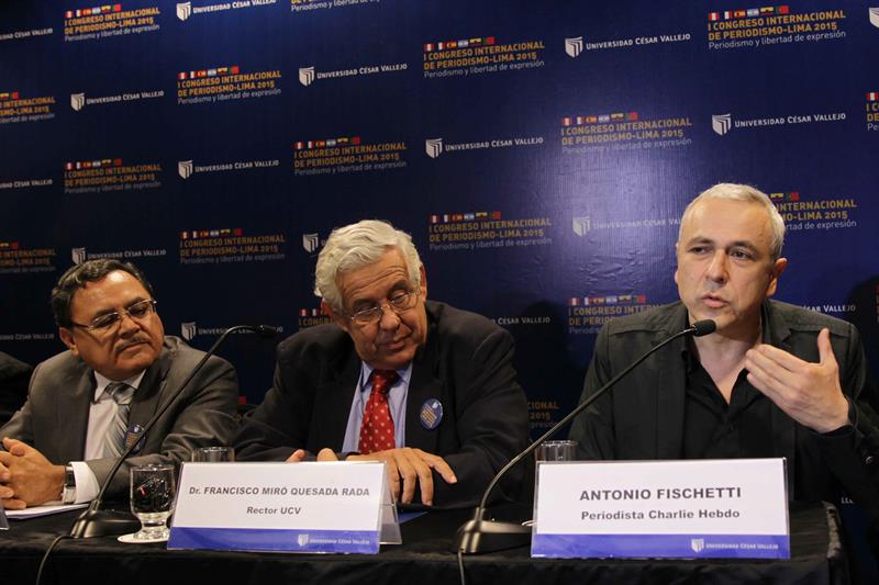 Charlie Hebdo aún recibe amenazas pero seguirá "en la lucha", dice periodista