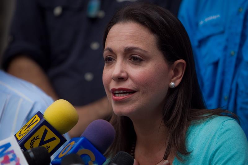 Machado rechaza acusación de magnicidio contra Maduro y acudirá a Fiscalía