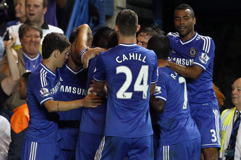 El Chelsea de Mourinho gana con apuros y es líder en Inglaterra