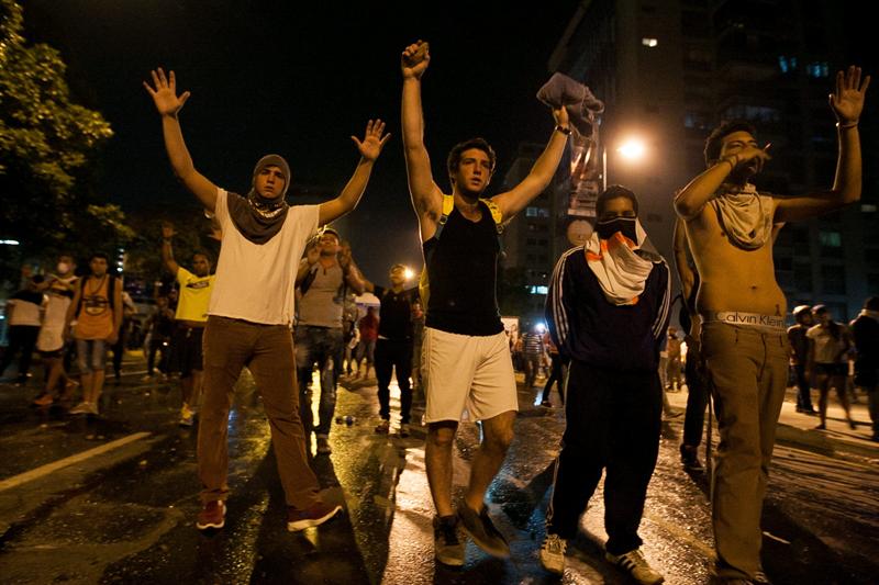 Maduro responsabiliza de muertos a Capriles y dice que tendrá que responder