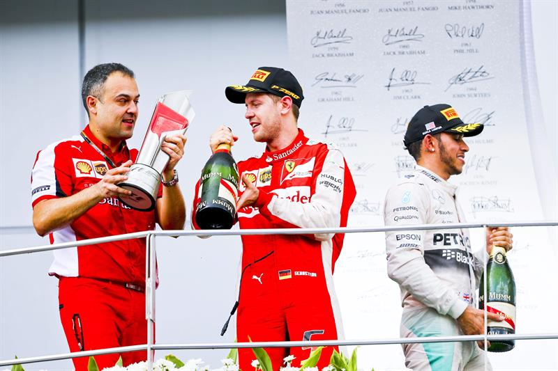 Ganar con Ferrari, un &quot;sueño de niño&quot; para Vettel
