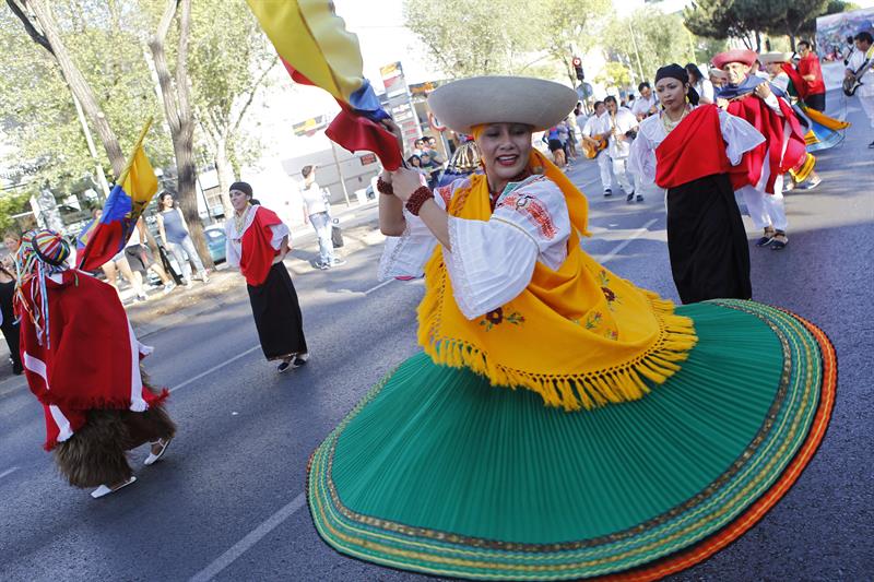 Ecuatorianos en España celebraron el 10 de agosto con desfile cultural
