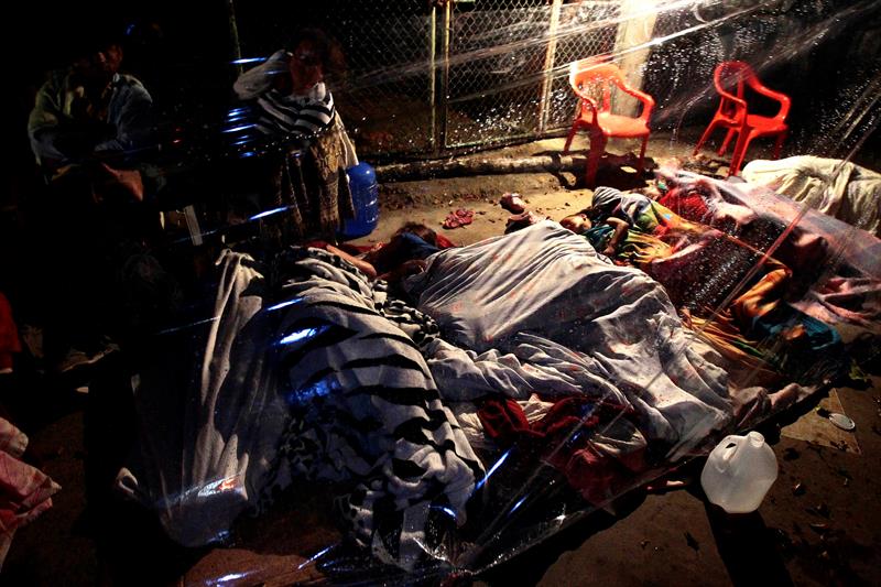 Vicepresidente Glas viaja a zona cero del fuerte sismo para coordinar ayuda