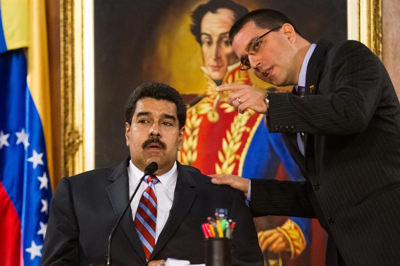 Maduro anuncia &quot;ofensiva demoledora&quot; contra corrupción a principios de 2014