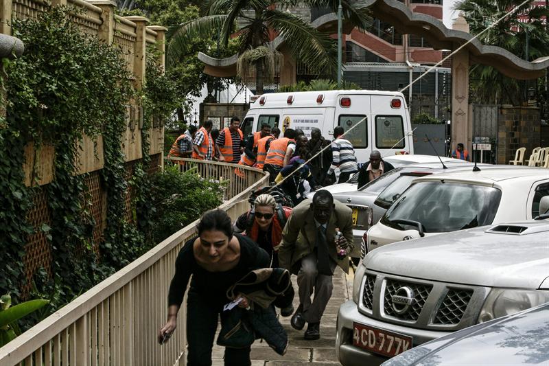 Disparos y explosiones en el tercer día de asalto en Nairobi, con 62 muertos