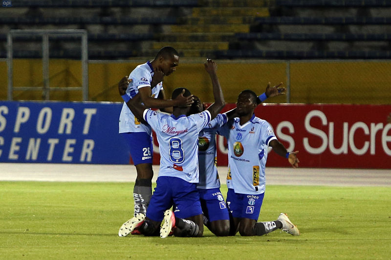 Macará da premios a sus jugadores por ser líderes