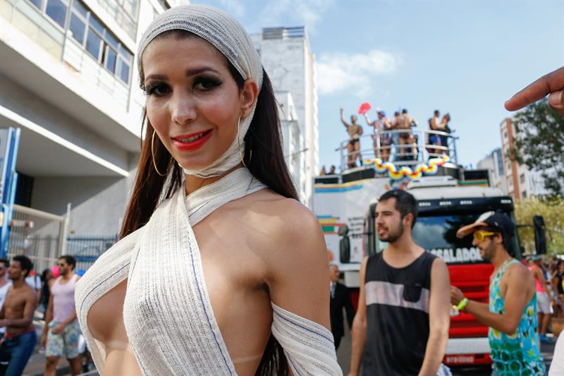 Homosexuales piden cambios en la política durante la Parada Gay de Sao Paulo