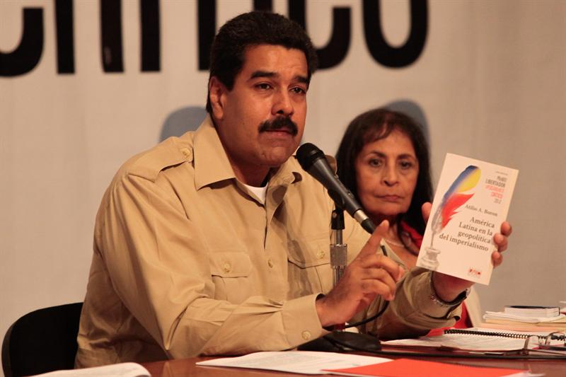 Maduro alerta sobre reversibilidad de revolución y pide lucha anticorrupción