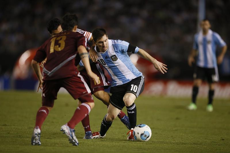 Con dos tantos Messi igualará a Maradona como tercer goleador albicelste