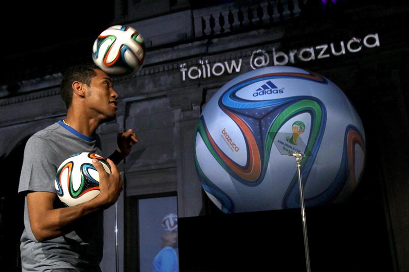 Presentan en Río el Brazuca, el balón del Mundial Brasil 2014
