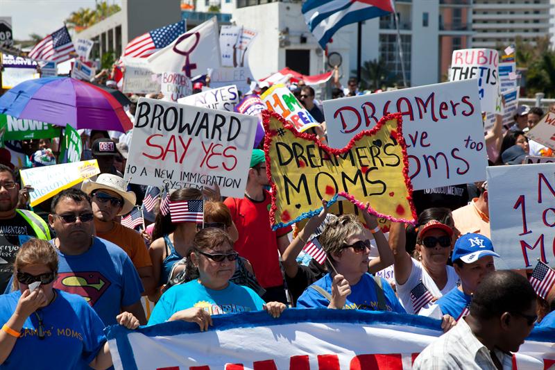 Miles de latinos se preparan en Washington para la gran marcha hispana