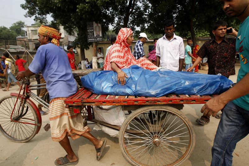 4 arrestados por derrumbe en Bangladesh que dejó al menos 346 muertos