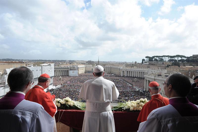 Papa pide paz para el mundo y dice que el egoísmo amenaza la vida y la familia