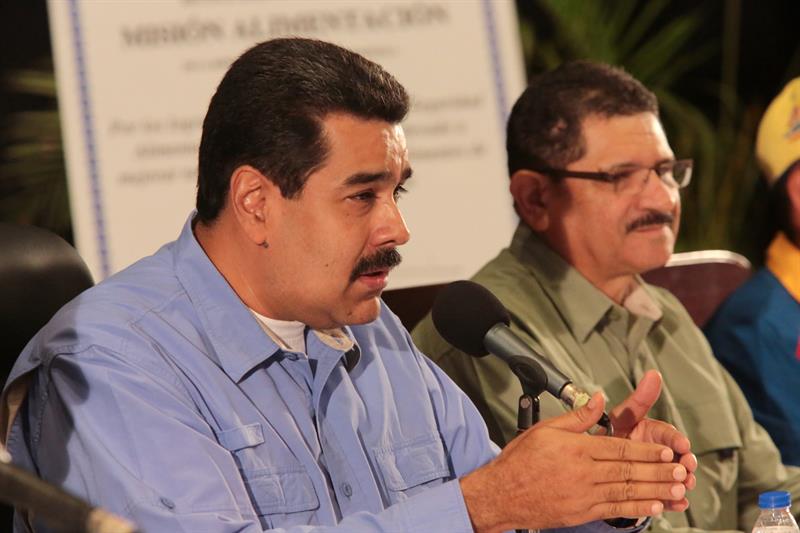 Precio del petróleo en Venezuela cae a 48 dólares, Maduro culpa a EE.UU.