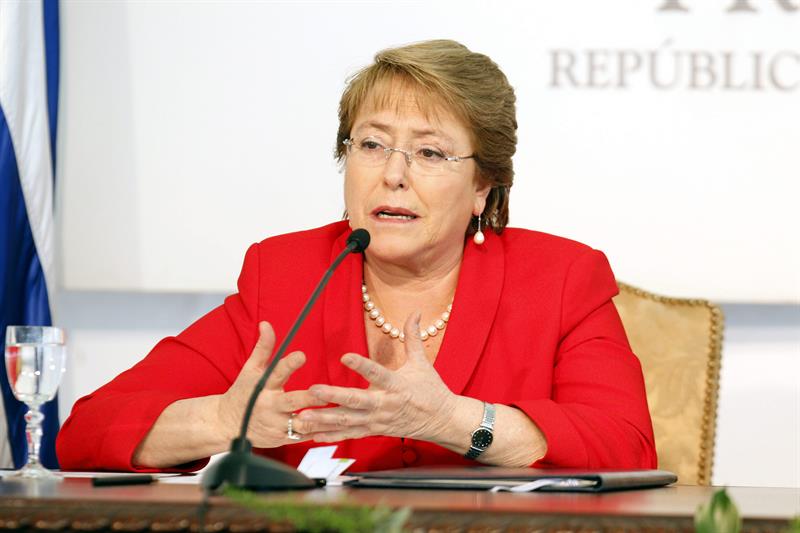 Responsables de atentados en Chile son &quot;desquiciados&quot;, dice Bachelet