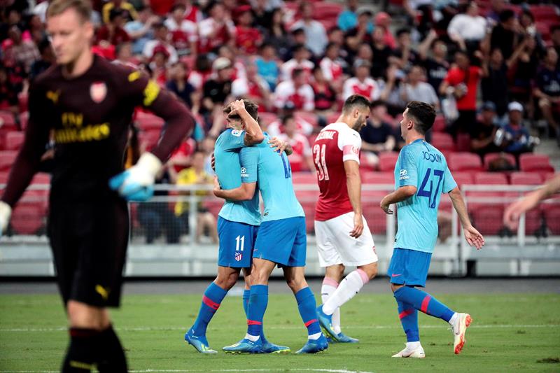 Atlético Madrid gana amistoso al Arsenal con Adán como figura