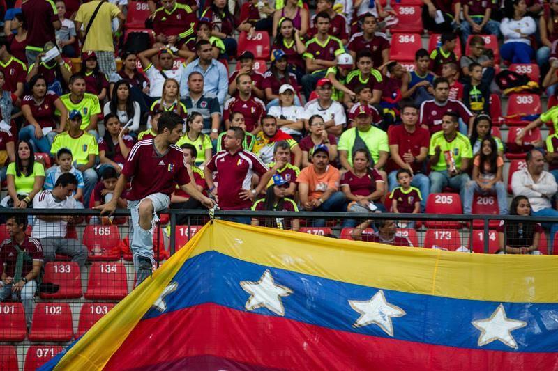 Venezuela tomará medidas tras daños ocasionados por fanáticos en el partido con Ecuador