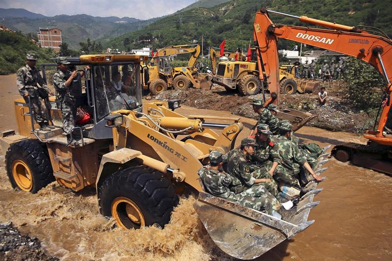 Lluvia complica las tareas de rescate por terremoto en China