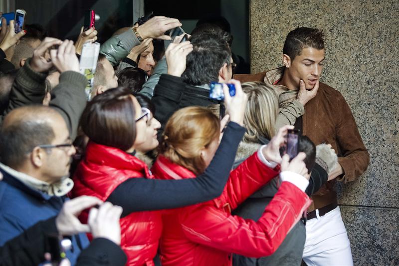 Cristiano Ronaldo conoce a su réplica en el Museo de Cera