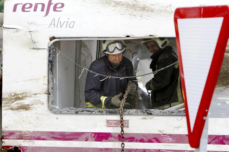 Siniestro ferroviario deja 80 muertos y el maquinista declara como imputado