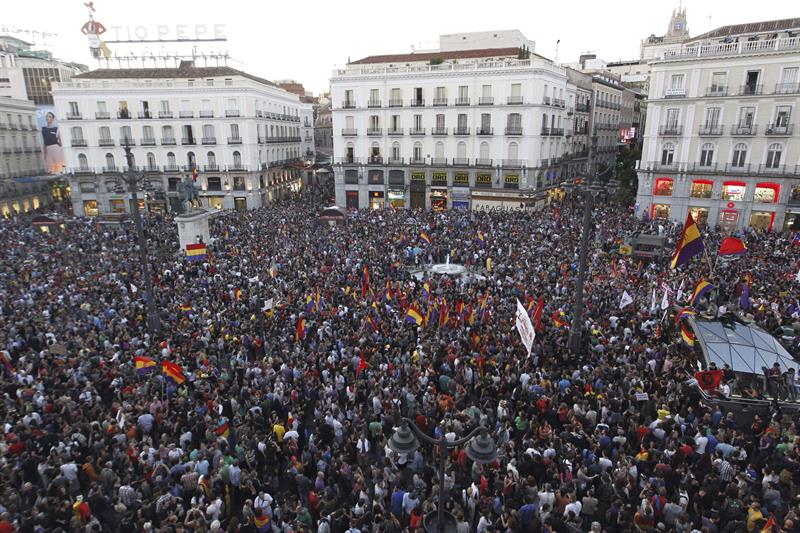 Miles de personas se manifiestan en Madrid a favor de la república