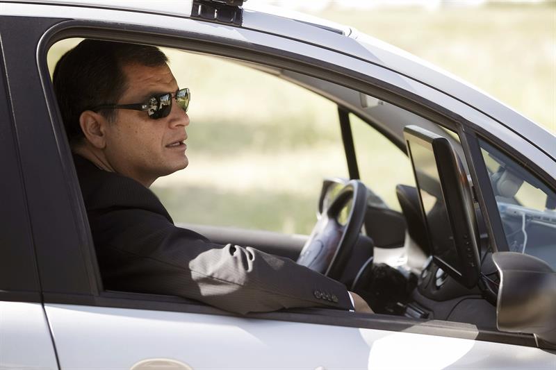 Correa asiste a firma de convenio científico entre España y Ecuador