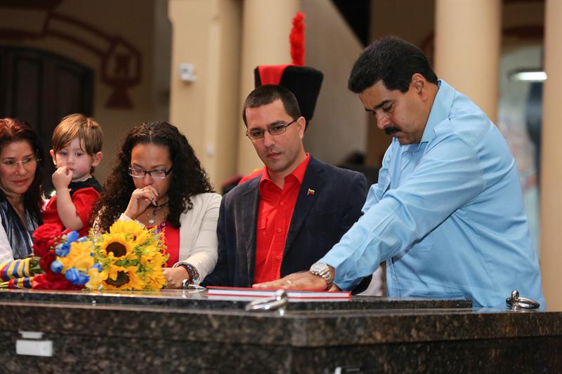 Maduro pide &quot;serenidad&quot; antes de elección y dice que &quot;hay que saber perder&quot;