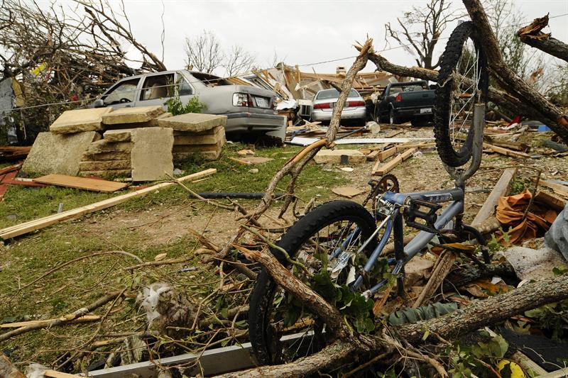 28 tornados dejan en caos el centro de Estados Unidos
