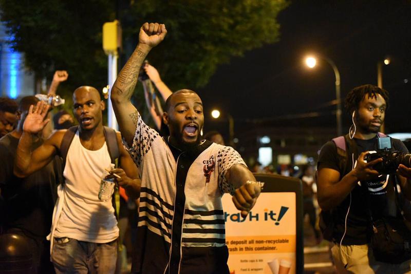 Policía de Charlotte arresta a presunto asesino de manifestante afro