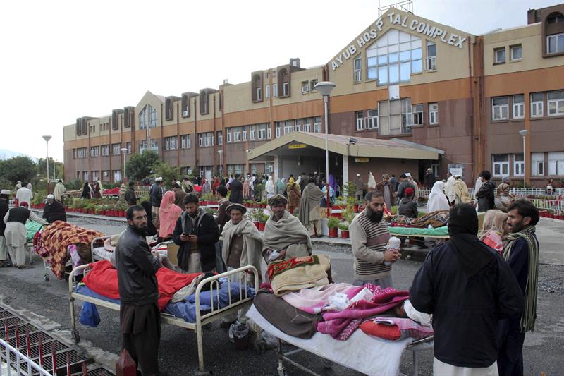 Terremoto de 7,5 en Afganistán sacude también a Pakistán e India