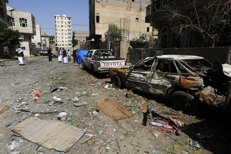 Cuatro muertos en un atentado reivindicado por el EI en la capital de Yemen