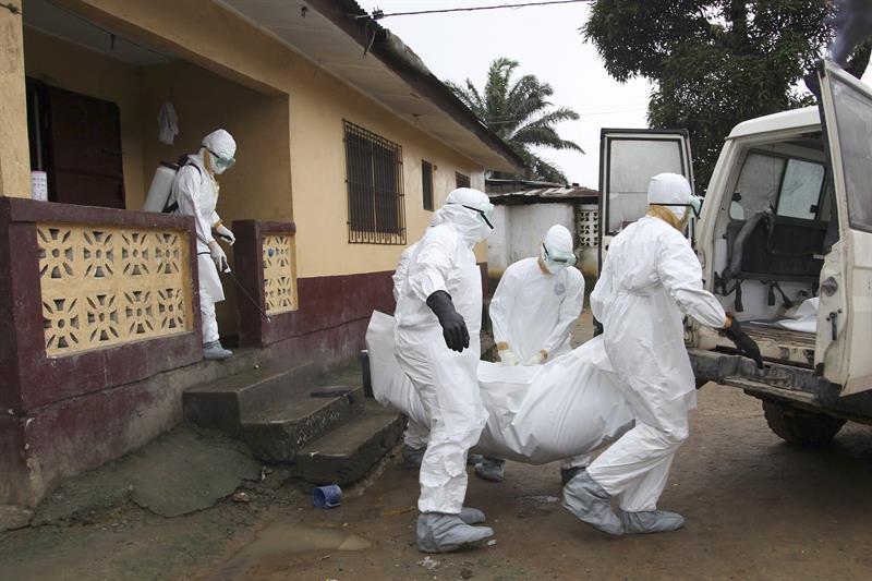 Vacuna del ébola estaría lista en 2015, según OMS