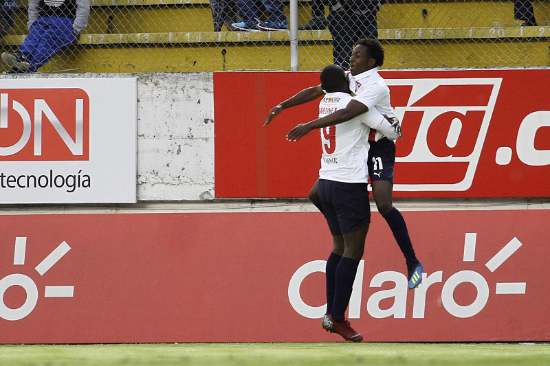 Liga de Quito mete presión a Emelec tras vencer a Aucas