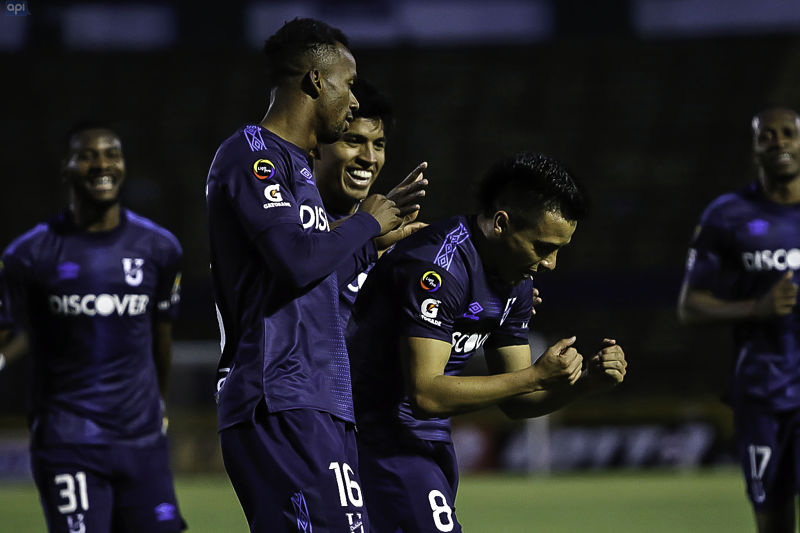 U. Católica vence a América y sube al liderato