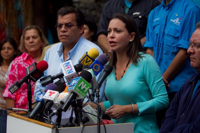 Machado rechaza acusación de magnicidio contra Maduro y acudirá a Fiscalía