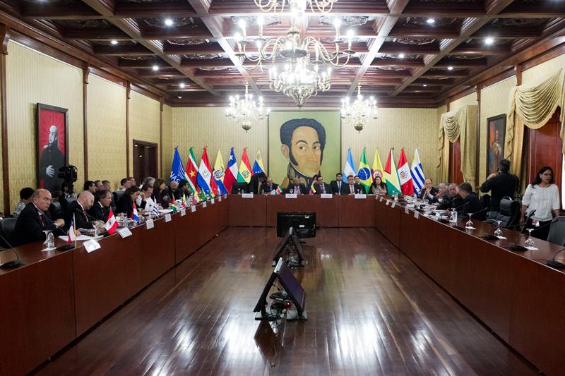 Unasur se reúne con Gobierno y oposición en Venezuela