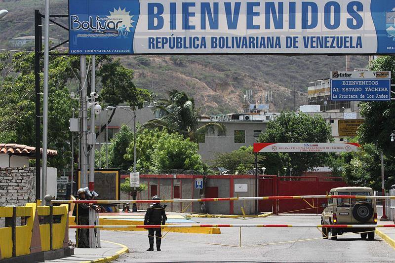 Venezuela y Colombia buscan responsables de ataque tras cierre de zona fronteriza