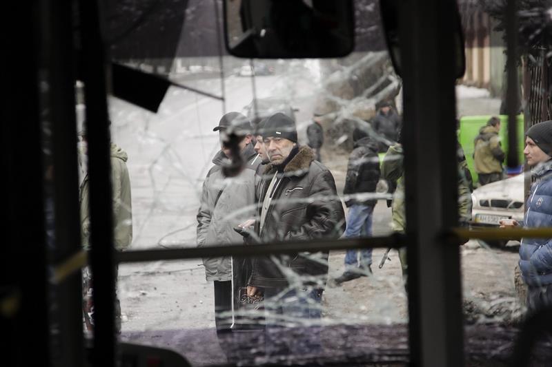 13 muertos al impactar un proyectil en una parada de tranvía en Donetsk
