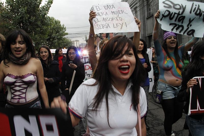 Ecuatorianas exigieron acabar con machismo en 'Marcha de las putas'