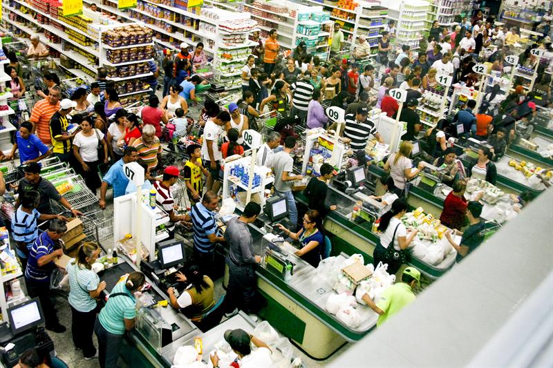 Gobierno denuncia ataques a camiones y supermercados estatales en Venezuela