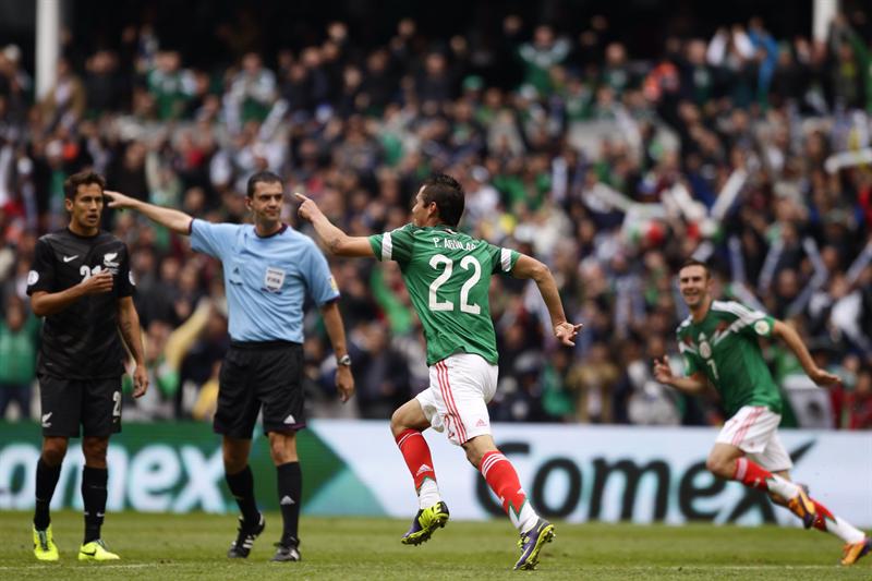 México goleó a Nueva Zelanda con un pie dentro del Mundial Brasil 2014