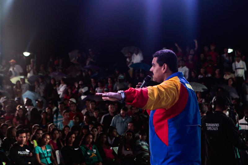 Maduro recupera la opción de los poderes especiales como ya hizo Chávez