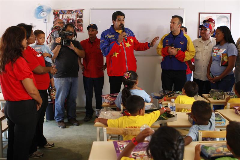 Maduro dice que debe mantener los &quot;sueños&quot; de Chávez a 18 meses de su muerte