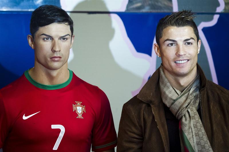 Cristiano Ronaldo conoce a su réplica en el Museo de Cera