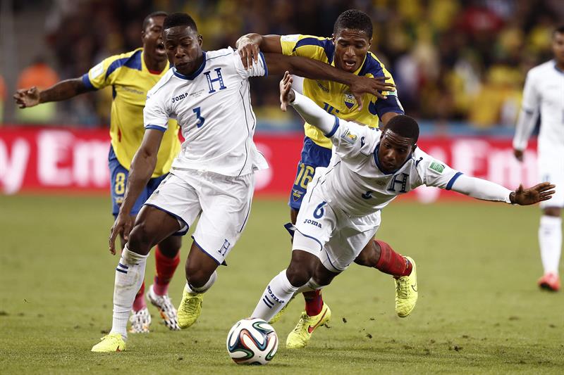 Antonio Valencia renueva por 3 años con el Manchester United