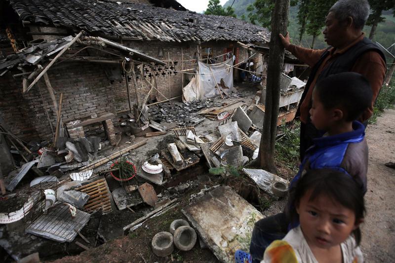 Ascienden a 186 los fallecidos y a 11.000 los heridos en el sismo de China