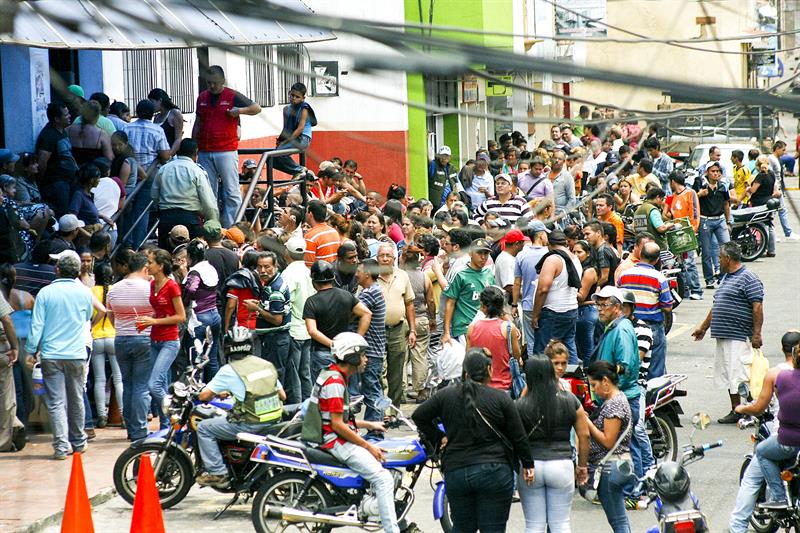 Gobierno denuncia ataques a camiones y supermercados estatales en Venezuela