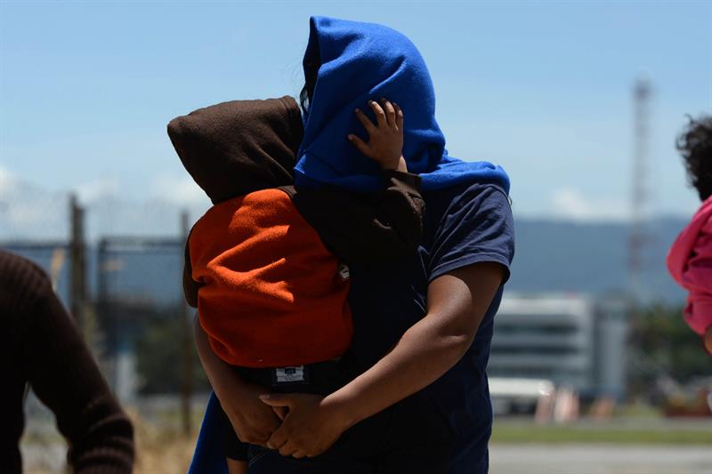Arribó a Guatemala segundo vuelo de niños deportados junto a sus familiares