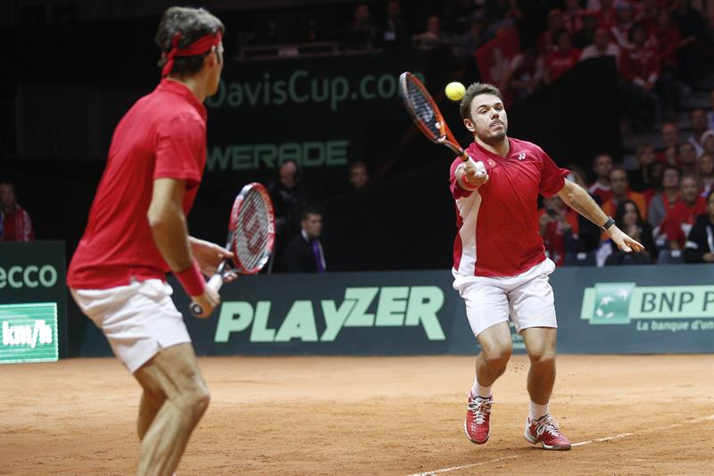 Suiza se adelanta 2-1 a Francia con triunfo en el dobles